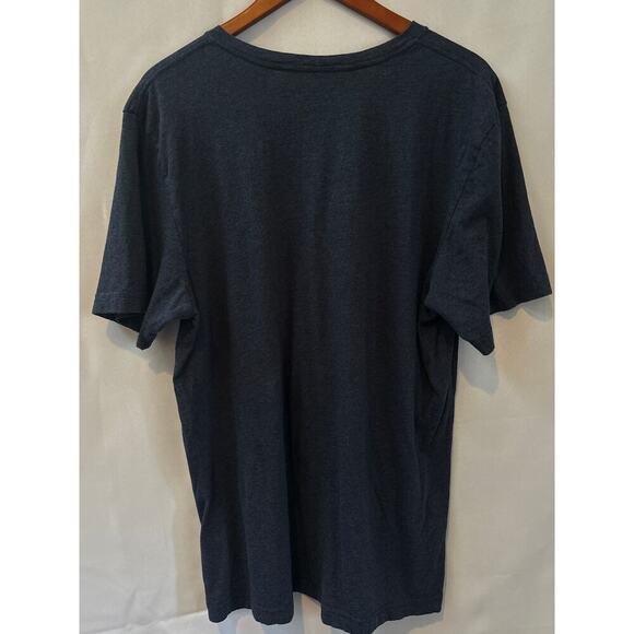 Men’s Travis Mathew’s V-neck Navy Blue T-Shirt Sz XL - Picture 2 of 3